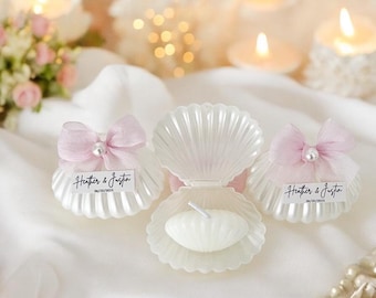 Velas personalizadas de concha marina para despedida de soltera en una boda costera