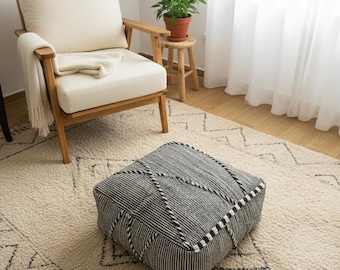 Randig ullpuff – Marockanskt handvävt golvkuddfodral