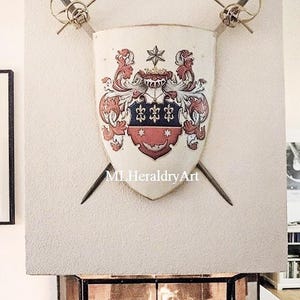Handgeschilderd familiewapenschild: Middeleeuws ridderwapen als wanddecoratie