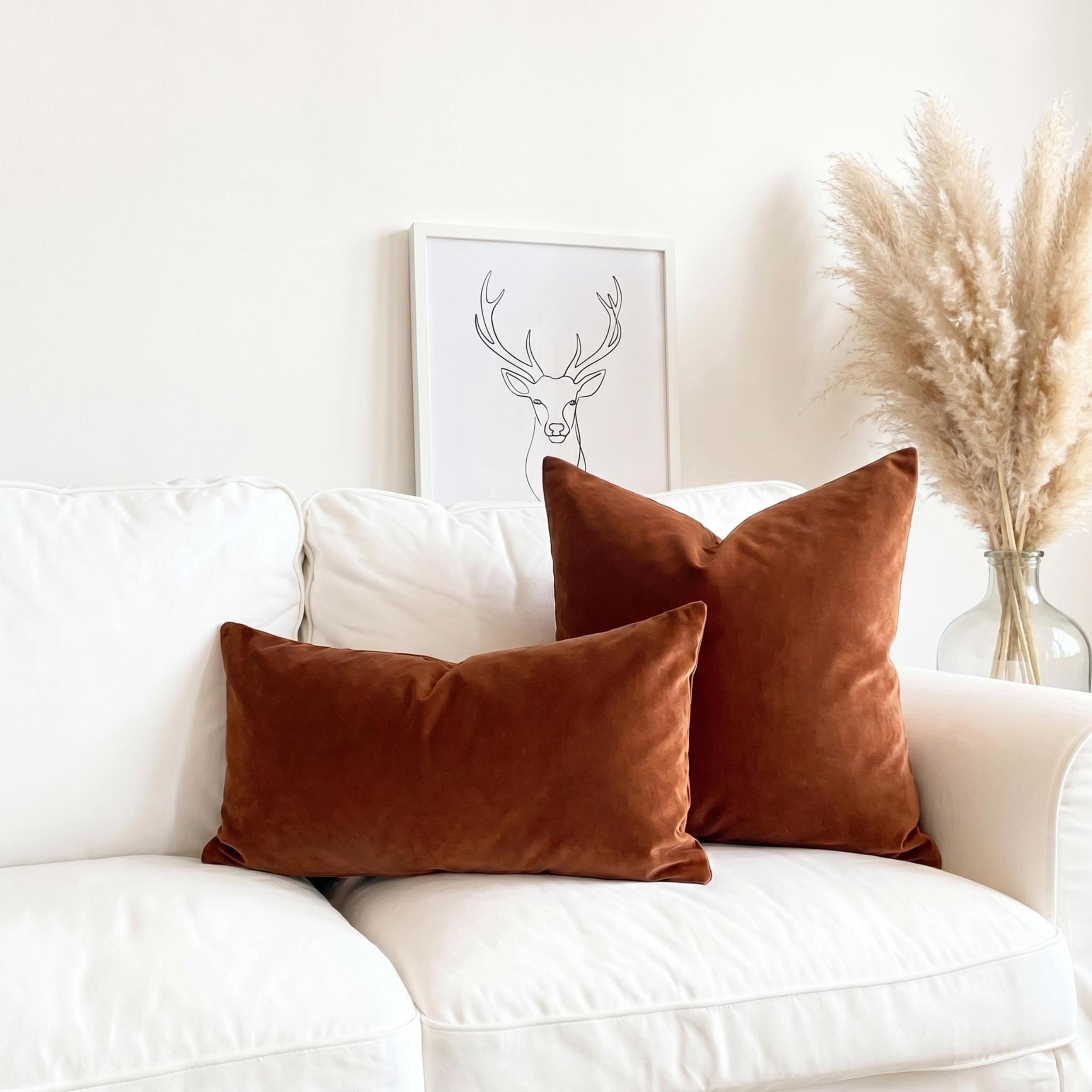 Braunes sofa kissen