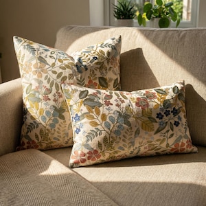 Capa de almofada floral colorida, almofada decorativa branca neutra para a primavera, decoração para sofá e poltrona.