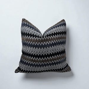 Fodera per cuscino Chevron Missoni: cuscino a zigzag grigio e blu navy, federa di lusso in cotone boho