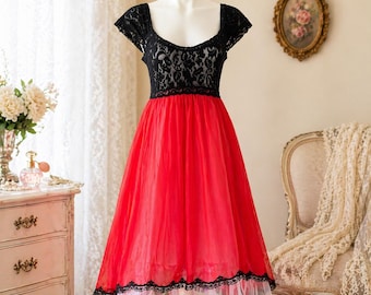 Bob Mackie vintage nachtjapon zwarte kant rode chiffon hoge taille babydoll lingerie maat Large