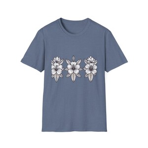 Hawaii Floral T-Shirt: Tropical Aloha Flower Print - Summer Vacation