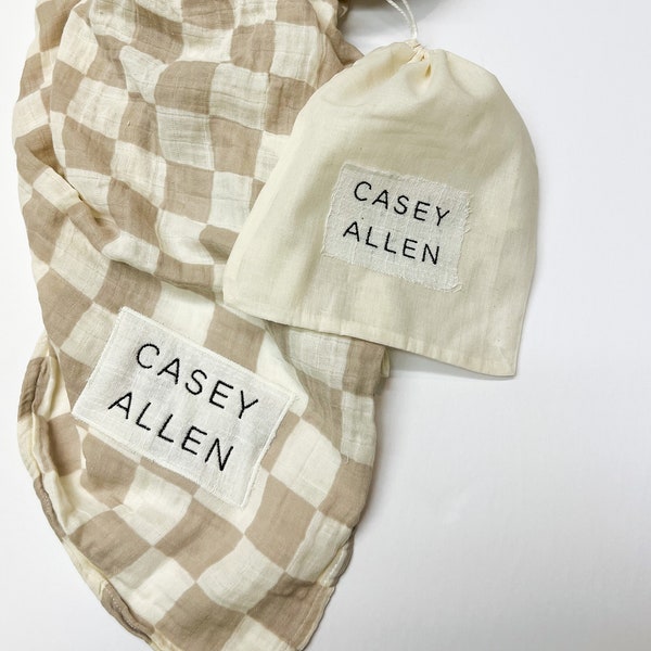 Couverture d'emmaillotage en mousseline pour bébé bohème avec nom brodé personnalisé////////// vous choisissez la couleur]