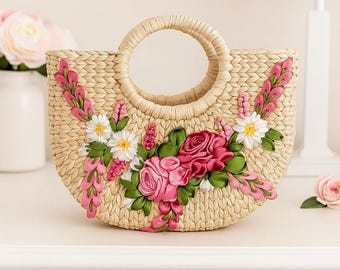 Floral Embroidered Straw Purse – Round Handle Handmade Tote Bag with Pink Roses, Romantic Summer Accessory