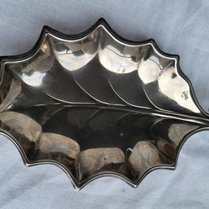 Vintage Versilberte Blatt-Schale: Mid-Century Modern Decor