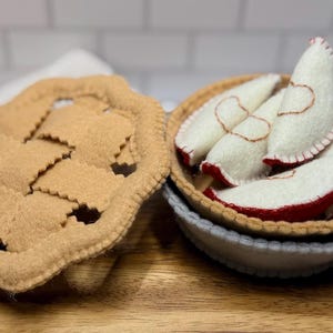 Handmade Felt Apple Pie with Lattice Crust: Montessori Pretend Kitchen Toy