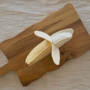 Plátano de fieltro con cáscara extraíble: comida de juguete para cocina de juguete / Fruta de juguete Montessori