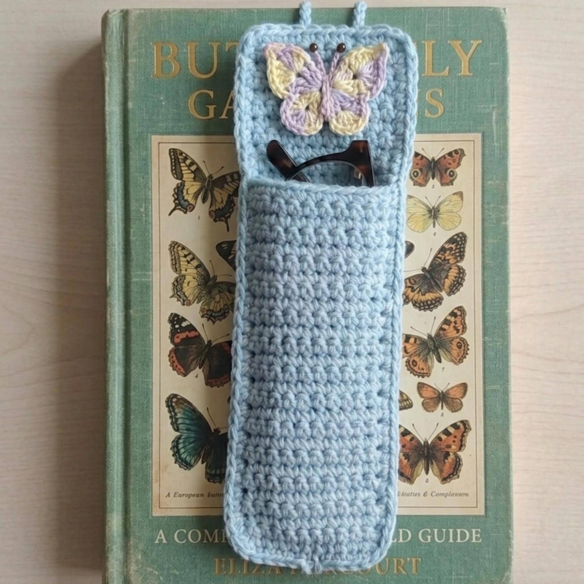 27 Back-to-School Crochet Ideas for Crafting Enthusiasts 25 Beginner Crochet Glasses Case