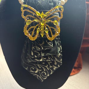 Krawattennadel - Statement Accessoire - Upcycling Krawatte mit Brosche | Einzigartiger handgemachter Schmuck