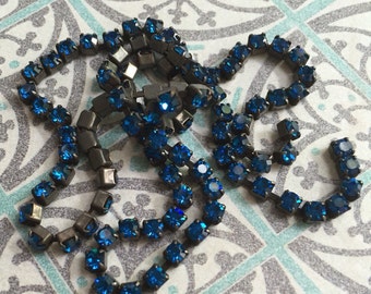 Rhinestone cup chain 3.2mm CAPRI blue 3.2mm ss12 oxidized Flea Market Style 3.2mm ss12 Capri  Dark Brown/black Patina brass