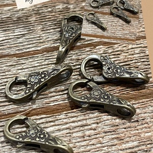 I294ab Victorian themed ornate scrolled Flower pattern antique BRONZE plated large lobster claws 5 pcs