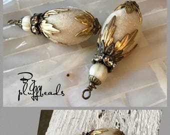 Dangle I122 New French Flea market Vintage Style boho hippie mid century 1 pc VELVET oval cream  Bead Bright brass cap Dangle drop