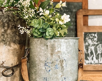 Vintage oval Wading Bait Minnow Bucket with Lid, Farmhouse Decor, Blue Graphics