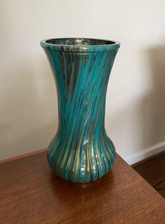 8.5インチのグリーンとゴールドの芸術的な装飾が施された花瓶