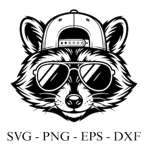 Könnte beinhalten: Schwarz-Weiß-Illustration eines Waschbären mit Sonnenbrille und Baseballkappe. Der Waschbär hat detailliertes Fell und einen selbstbewussten Ausdruck. Der Text "SVG - PNG - EPS - DXF" ist im Bild enthalten.