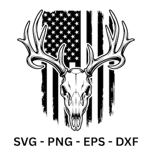 Könnte beinhalten: Schwarz-weiße Grafik eines Hirschschädels mit großem Geweih, vor einem Hintergrund der zerrissenen amerikanischen Flagge. Der Text "SVG - PNG - EPS - DXF" ist unten enthalten, der Dateiformate angibt.