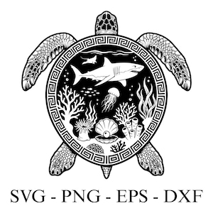 Könnte beinhalten: Schwarz-weiße Illustration einer Meeresschildkröte mit detailliertem Panzer. Im Inneren des Panzers befindet sich ein kreisförmiges Design mit Hai, Qualle, Korallen und einer Muschel. Der Text "SVG - PNG - EPS - DXF" steht darunter.