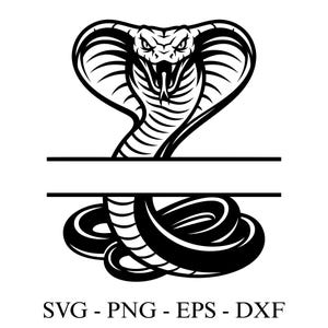 Könnte beinhalten: Schwarz-weiße Illustration einer Kobra mit offenem Maul und Fangzähnen. Die Kobra befindet sich über einem horizontalen Leerraum, darunter der Text "SVG - PNG - EPS - DXXF".