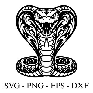 Może przedstawiać: Czarno-biała ilustracja kobry z otwartą głową i szczegółowymi łuskami. Obraz zawiera tekst "SVG - PNG - EPS - DXF" na dole, wskazujący formaty plików.