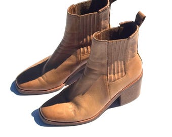 size 8 caramel tan elegant chelsea boots
