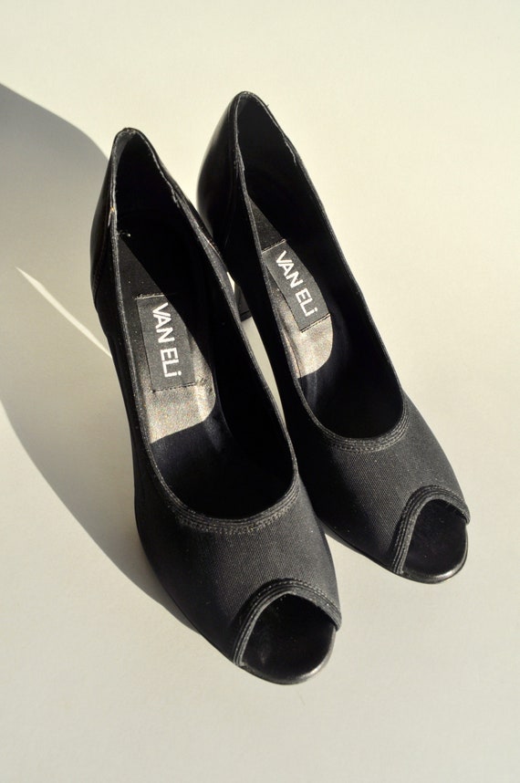 black van pumps