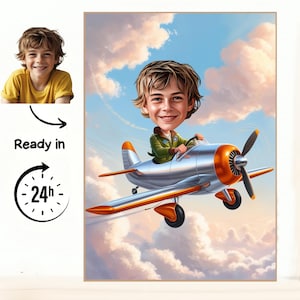 Op de afbeelding: Een cartoonportret van een lachend kind in een groene jas, dat een zilveren en oranje vliegtuig bestuurt tegen een bewolkte lucht. De afbeelding bevat de tekst "Ready in 24h".