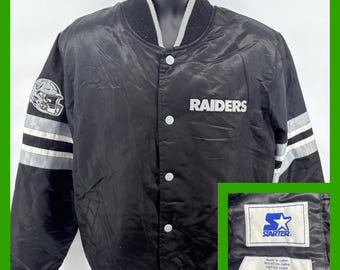 Chaqueta vintage de los 90 de los Raiders de Starter, color negro, con forro acolchado y parche de casco.