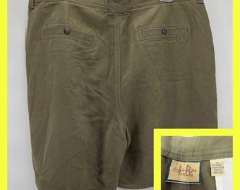 Pantalones cortos plisados para hombre Linguini by Bob, talla 38, color verde oliva, mezcla de rayón, Mervyns