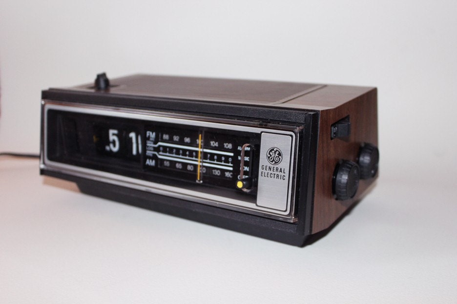NEW VIntage General Electric Flip Clock Radio...IN ORIGINAL Etsy
