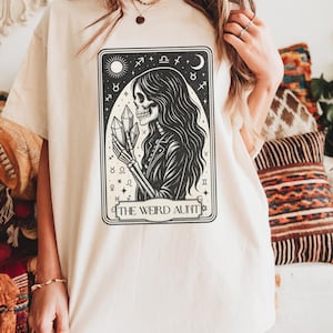 Weird Aunt Tarot Card T-Shirt: Halloween Skeleton, Witchy Tia