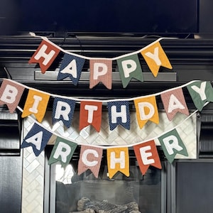 Personalisierte Happy Birthday Girlande mit Namen - Benutzerdefinierte Stoffgirlande für Kindergeburtstagsparty - Wiederverwendbare Kinderzimmer- oder Partydekoration