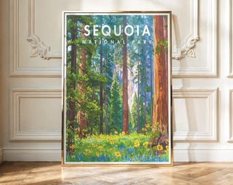 Op de afbeelding: Een verticale rechthoekige wandprint met een bosscène met hoge sequoia's, een weide met gele en blauwe wilde bloemen en een rotsachtige bergtop in de verte. De tekst "SEQUOIA NATIONAL PARK" staat in witte letters bovenaan de afbeelding.