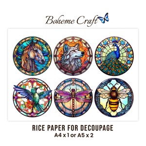 Op de afbeelding: Een vel rijstpapier voor decoupage met zes ronde ontwerpen in glas-in-loodstijl van een paard, wolf, pauw, kolibrie, libel en bij. De tekst Boheme Craft met een vlindericoon staat bovenaan, en RICE PAPER FOR DECOUPAGE A4 x 1 of A5 x 2 onderaan.