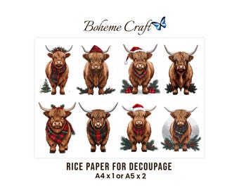 Op de afbeelding: Een vel rijstpapier voor decoupage met acht illustraties van bruine Schotse Hooglanders. Sommige koeien dragen rood geruite sjaals, kerstmutsen of zijn omringd door dennentakken en bessen. Tekst: Boheme Craft, RICE PAPER FOR DECOUPAGE, A4 x 1 of A5 x 2.