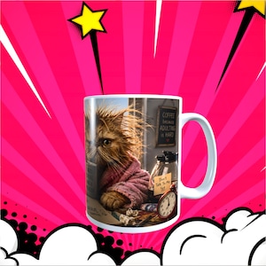Puede incluir: Taza de cerámica blanca con un gato con una bata rosa, con el texto "Coffee because adulting is hard." La taza también tiene un reloj, un tarro y el texto "Don't Talk To Me Yet."