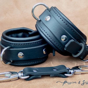 Sturdy Padded Leather Handcuffs - Black