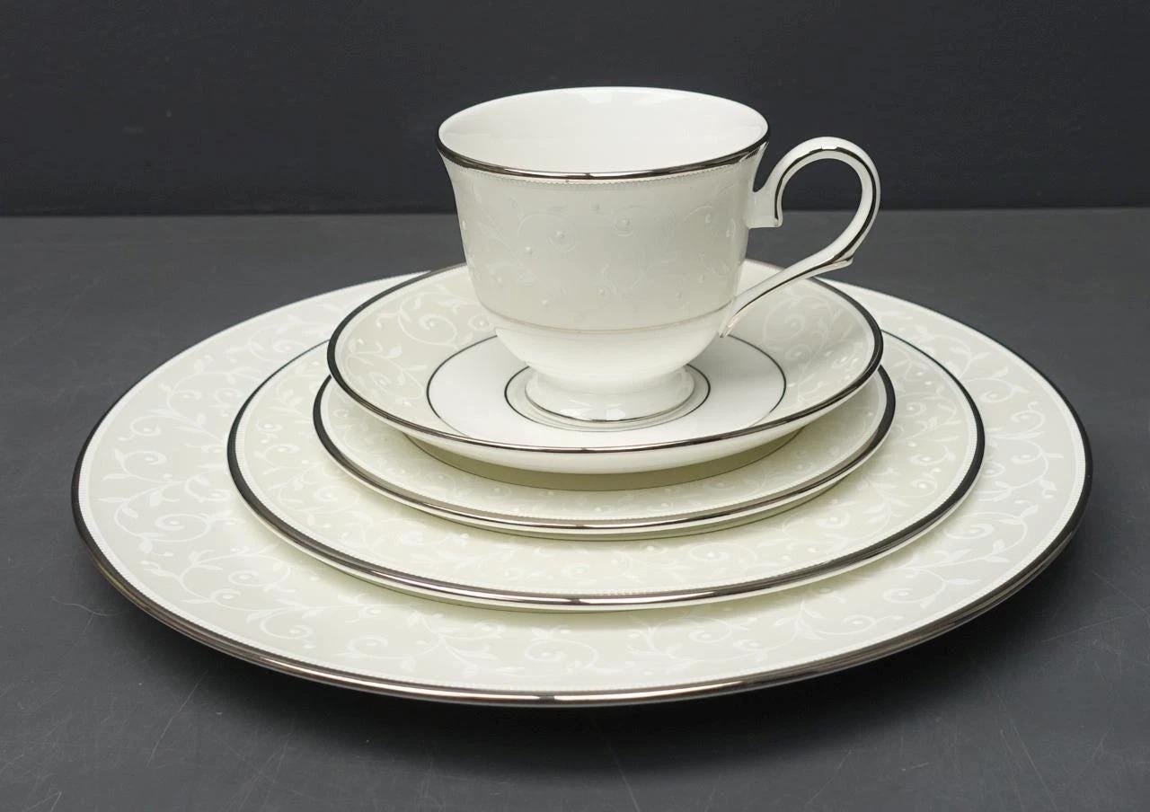 Lenox Tazze e piattini Pearl Innocence