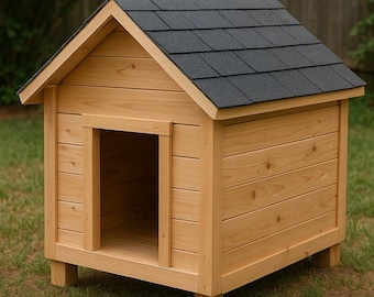 Peut inclure: Une niche en bois avec un toit en pente recouvert de bardeaux gris foncé. La niche est construite en bois de couleur claire et présente une forme rectangulaire avec une porte. Elle est surélevée sur de petits pieds en bois et est posée sur une pelouse.