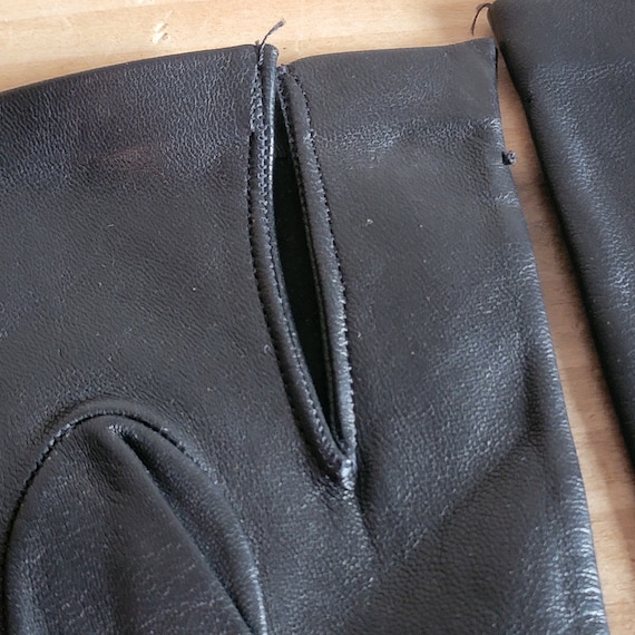 Vintage Never Worn Gloves Size 6.25 Black Leather - image 5