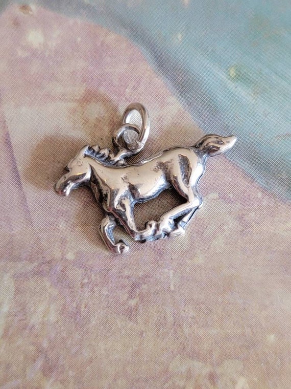 sterling-silver-running-horse-gem