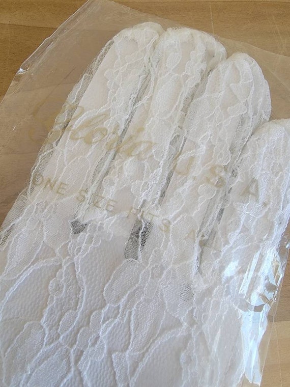 Vintage Dead Stock Gloria White Lace Gloves One S… - image 1