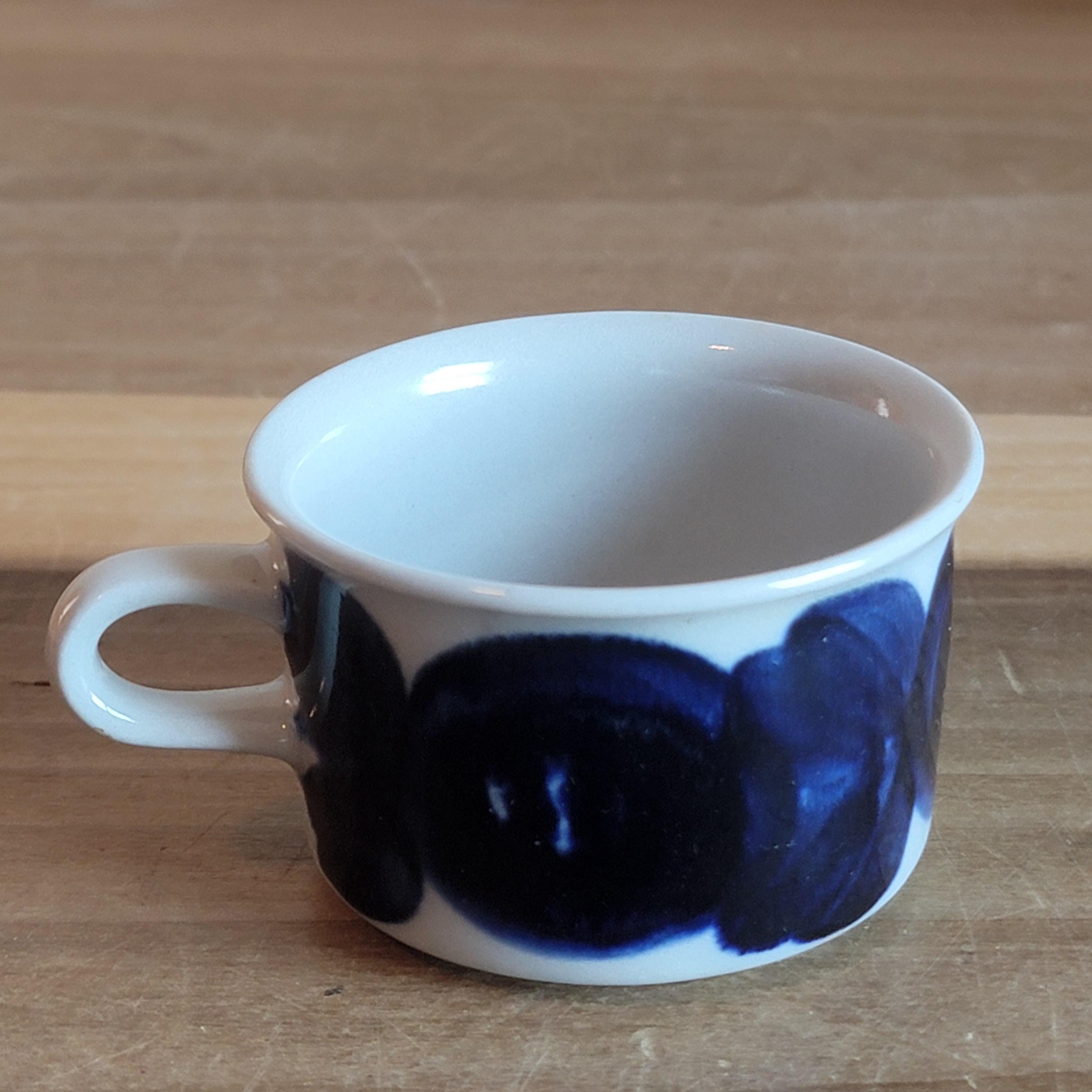 アンティーク雑貨 ARABIA FINLAND SUMMER Vintage Arabia Finland Porcelain Tiny Mug: Blue Floral Mid Century