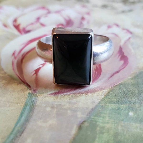 Vintage Hand Made R Bennett Sterling Silver and Onyx Ring Size 11 Native American Navajo 1990