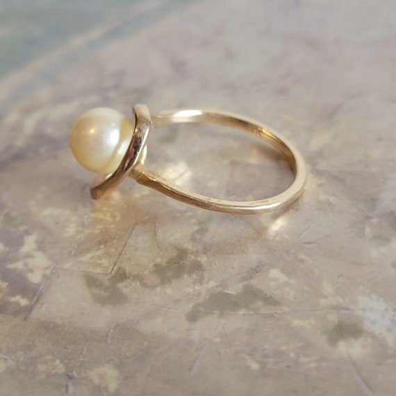 Vintage 14 Karat Gold and Pearl Ring 14 K Size 6 - image 4