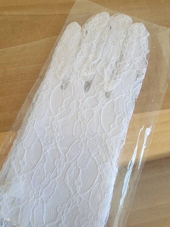 Vintage Dead Stock Gloria White Lace Gloves One S… - image 6