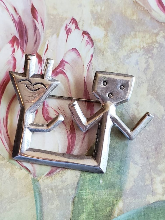 Traditional Vintage Native American Navajo Sterling Silver Quail Pin Traditional Vintage Native American Navajo Sterling Silver Quail Pin