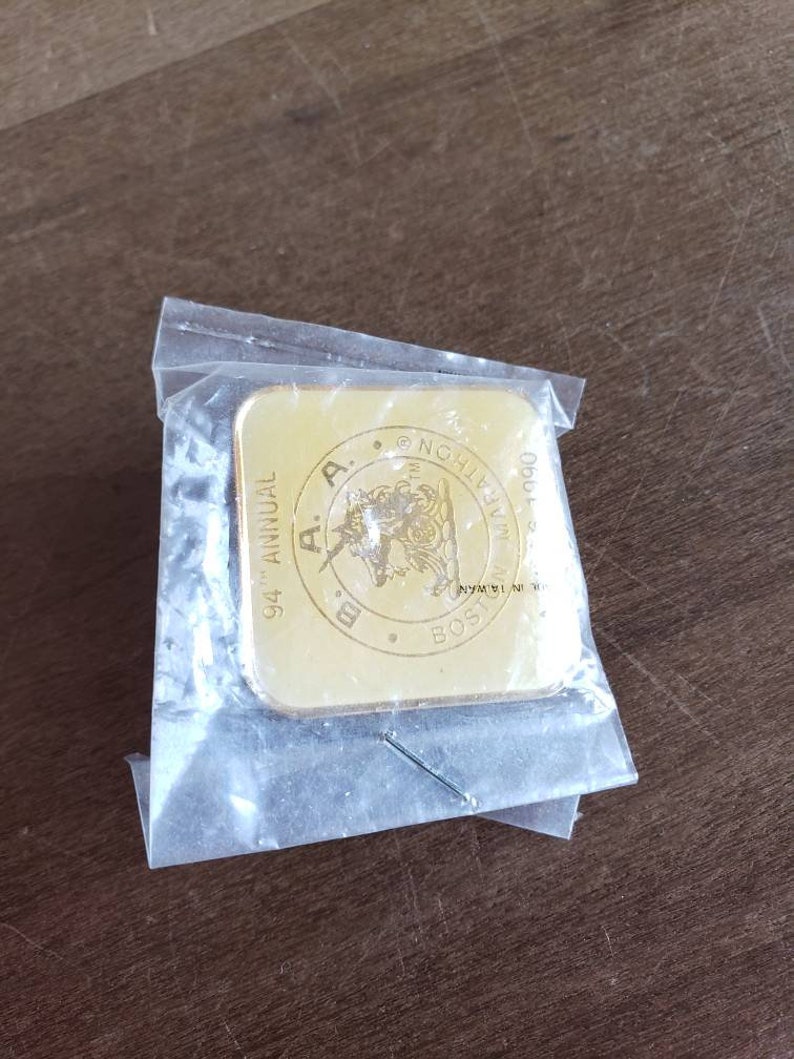1990 Unicorn Vintage Dead Stock in Original Packaging 94th Boston Marathon Lapel Pin April 16