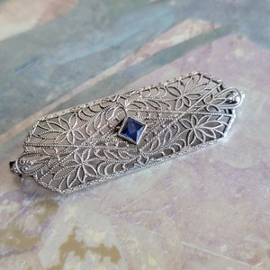 Vintage Antique 10 Karat White Gold and Blue Topaz Filigree Brooch or Pin